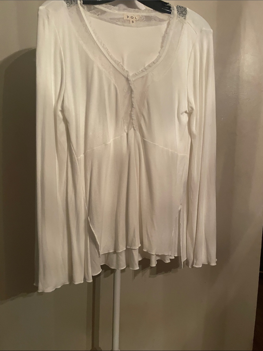POL White Long Sleeve Ruffle V-Neck Women's Top